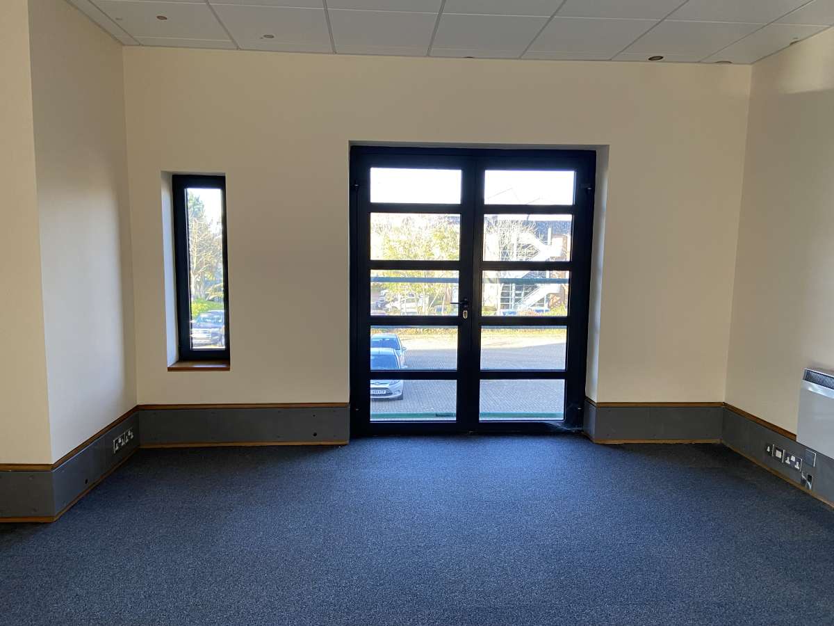 Office in Fareham - photo 3