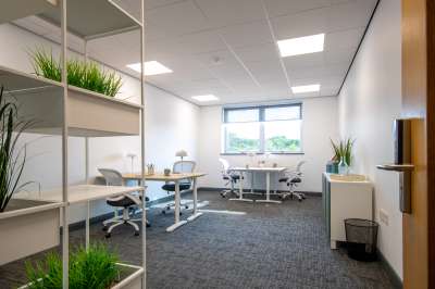 Office in Ashford - photo 2