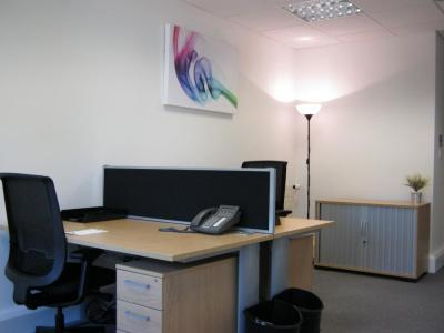 Office in Crawley - photo 3