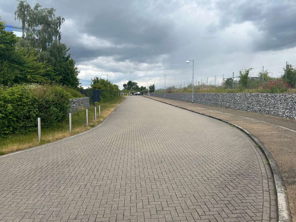 Other in Purfleet - photo 2