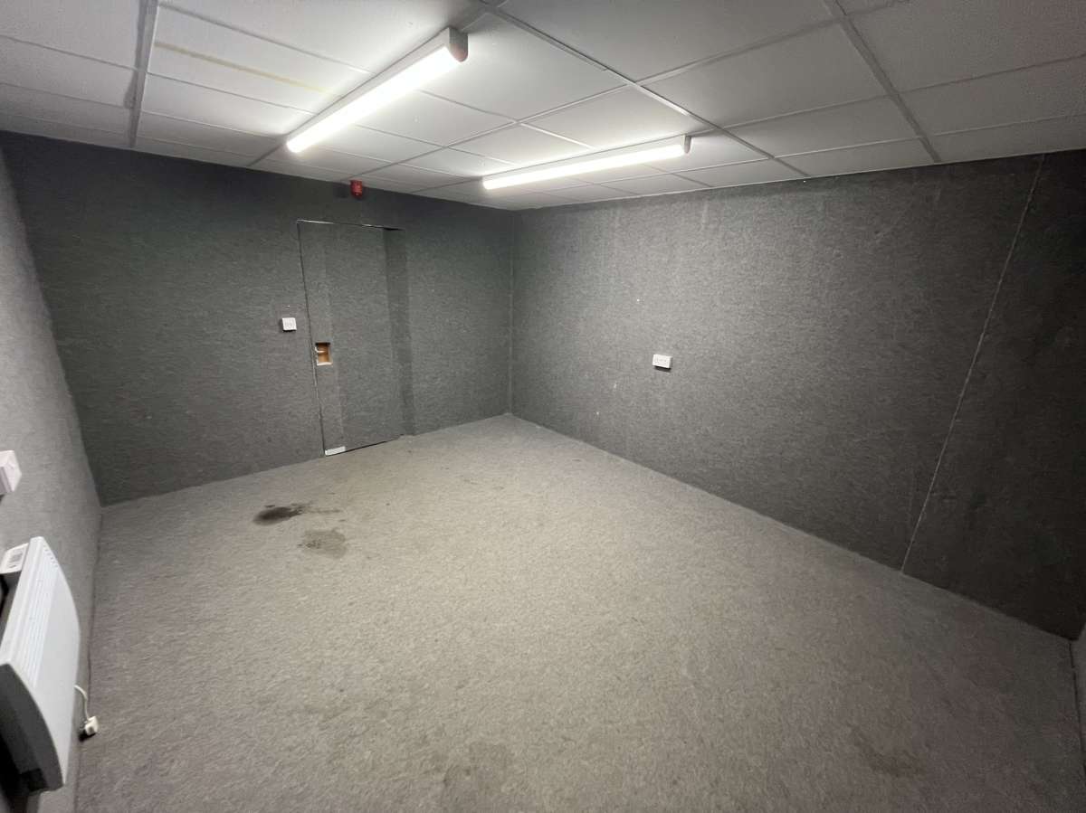 Retail/Shop in Earl Shilton - photo 4