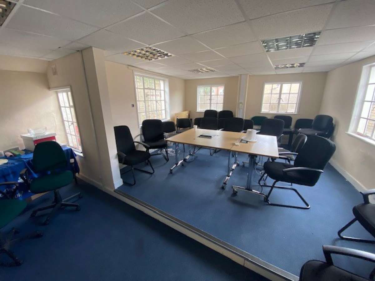 Retail/Shop in Huntingdon - photo 3