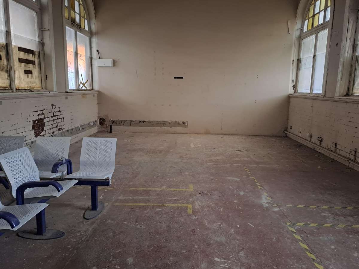 Retail/Shop in Bolton - photo 3