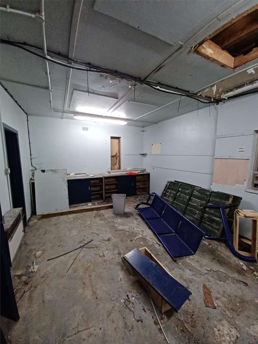 Retail/Shop in Macclesfield - photo 3