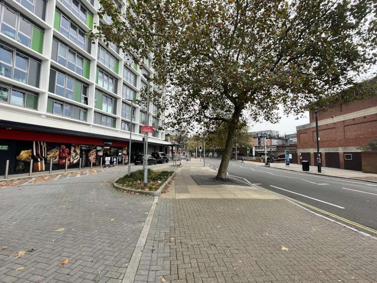 Retail/Shop in Portsmouth - photo 2