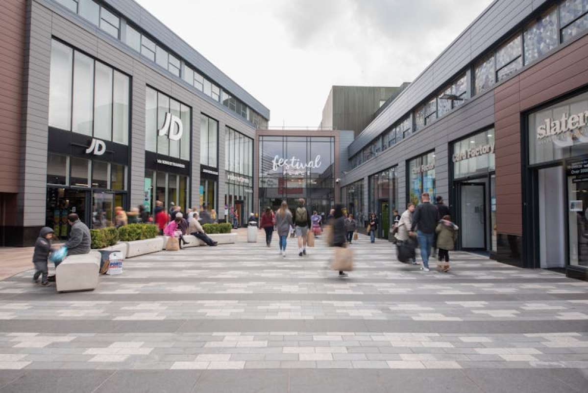 Retail/Shop in Basingstoke - photo 2