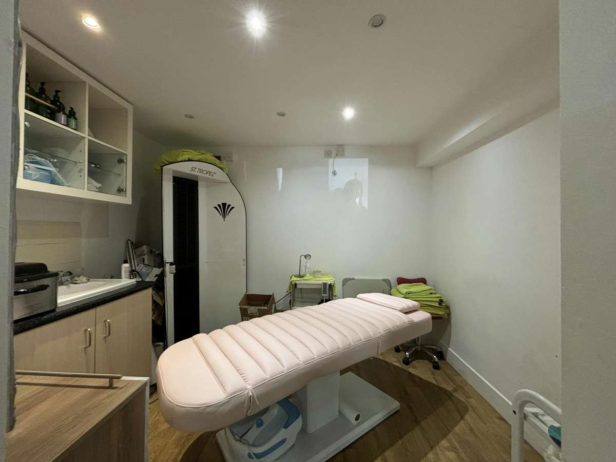 Retail/Shop in Gosport - photo 4