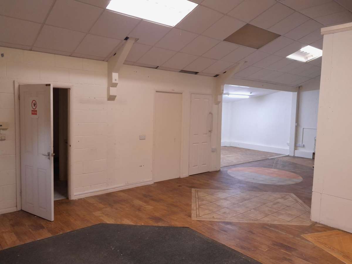 Retail/Shop in Ashford - photo 2