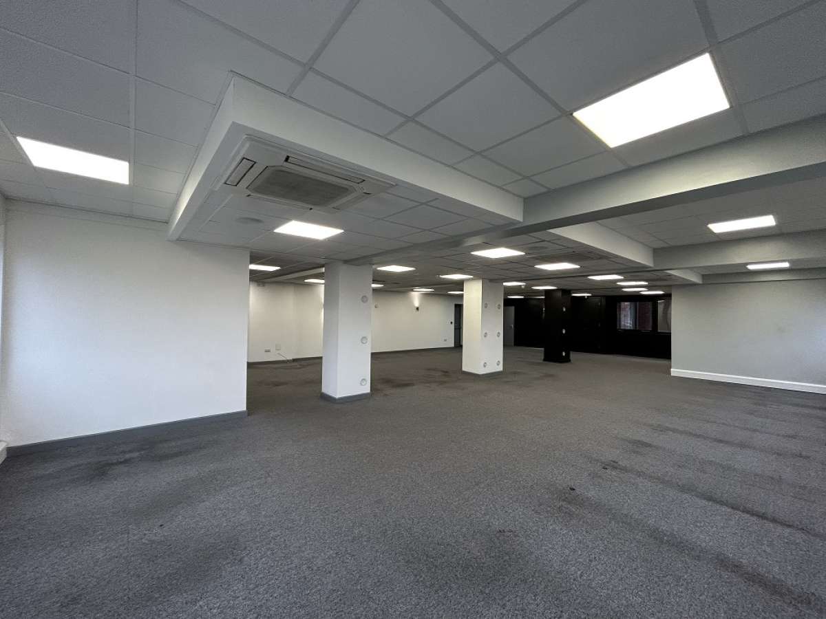 Retail/Shop in Derby - photo 2