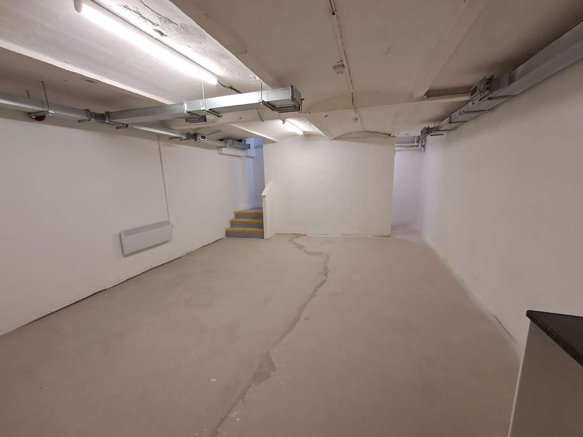 Retail/Shop in Nottingham - photo 4