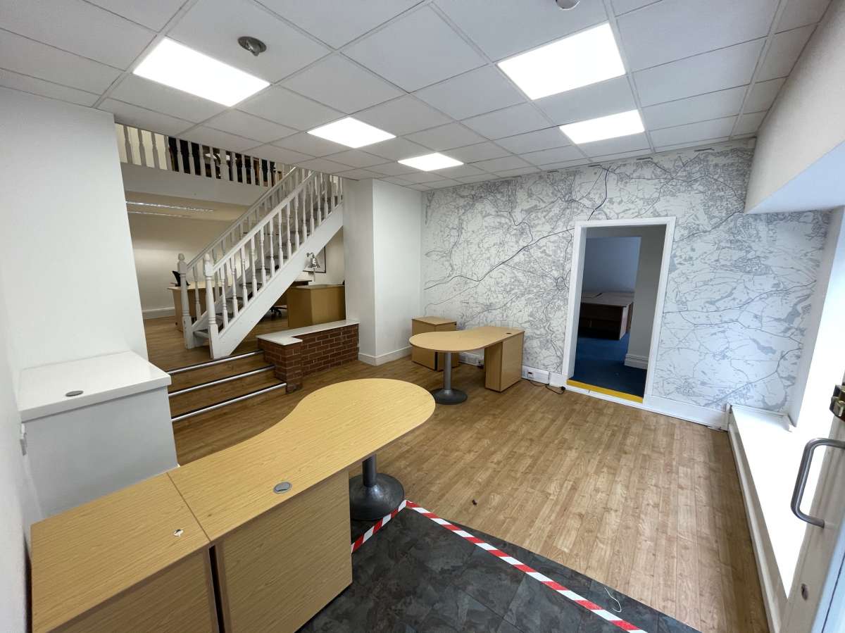 Retail/Shop in Huddersfield - photo 4