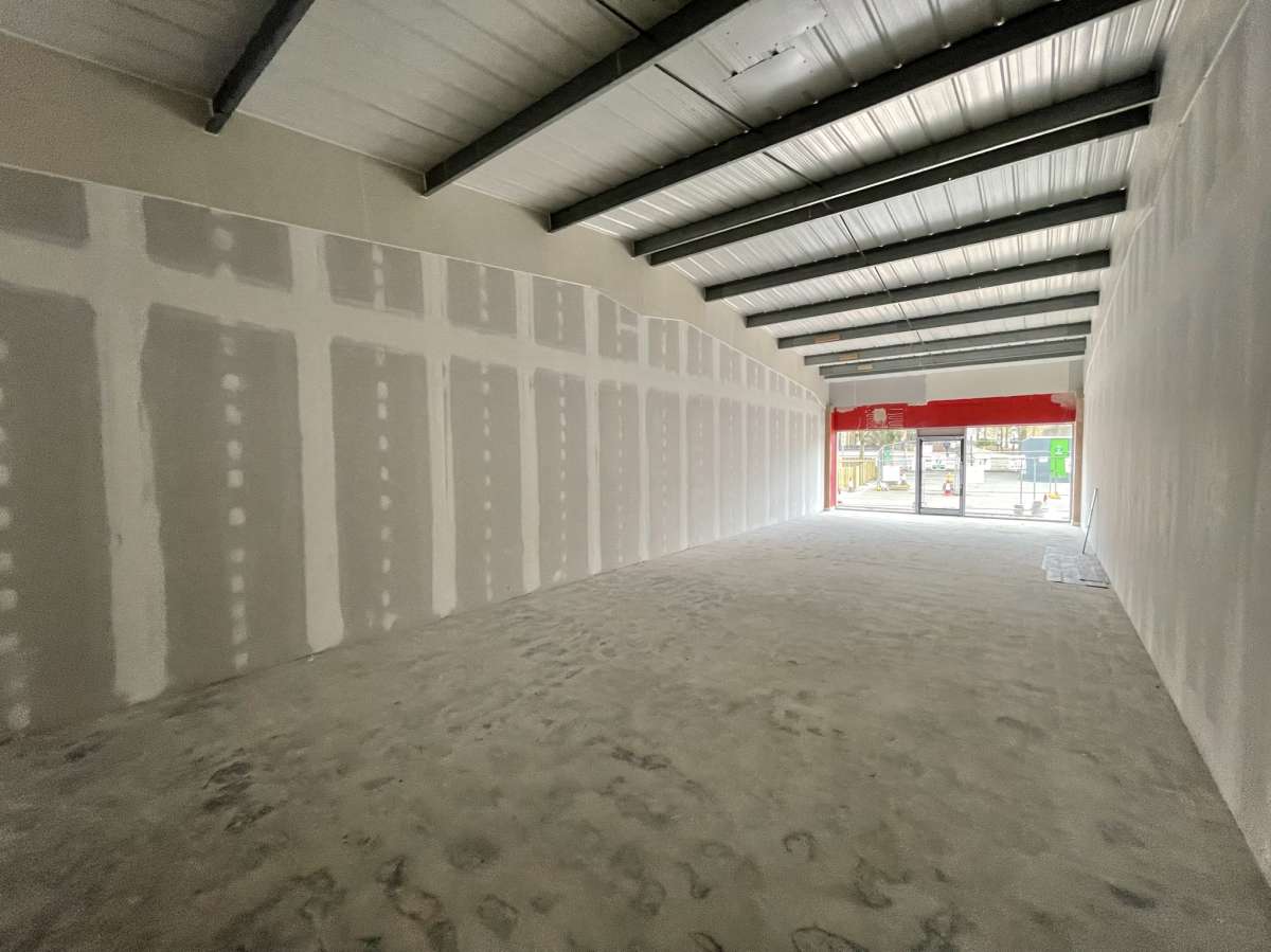 Retail/Shop in Halifax - photo 4