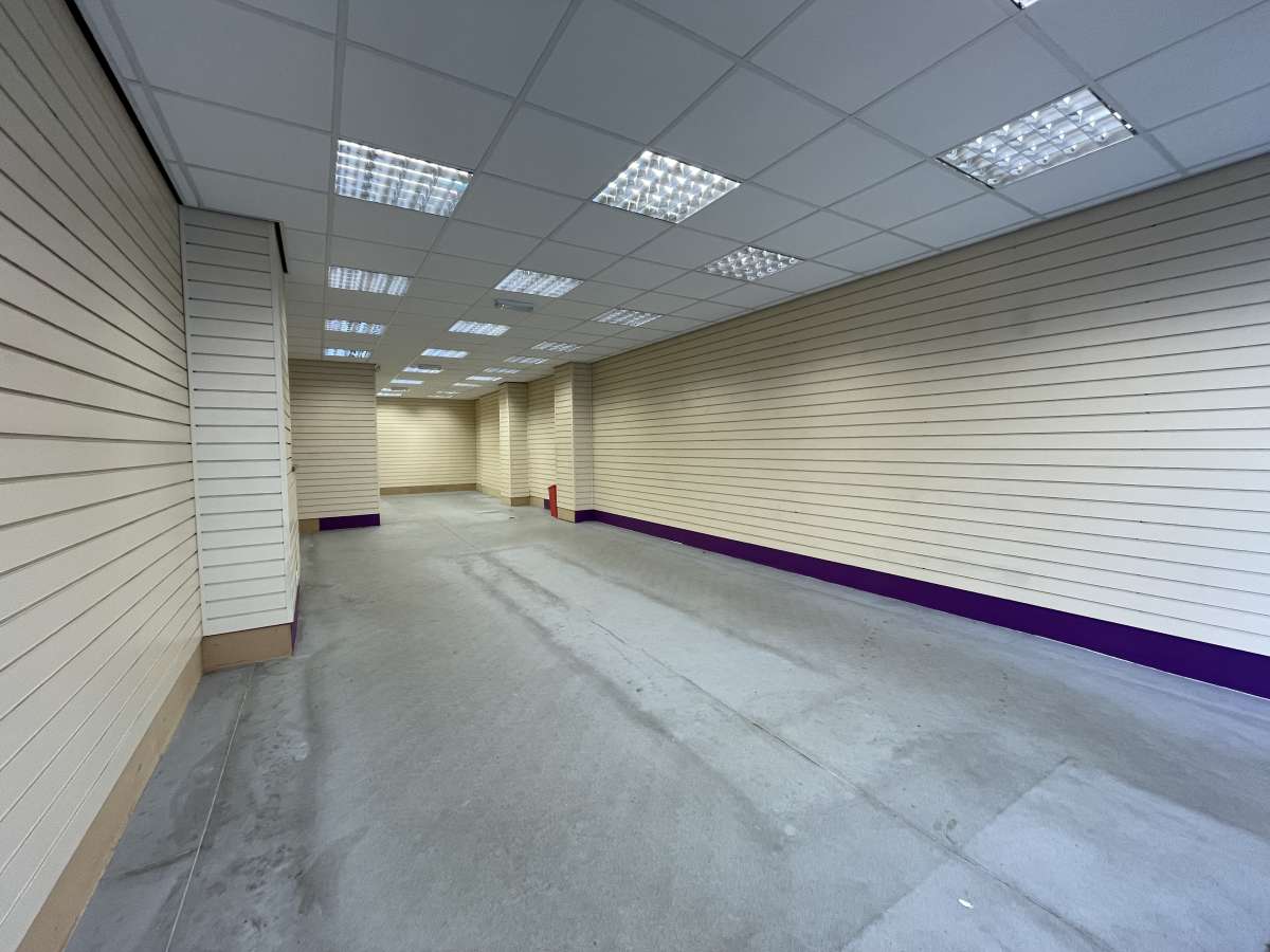 Retail/Shop in Halifax - photo 2