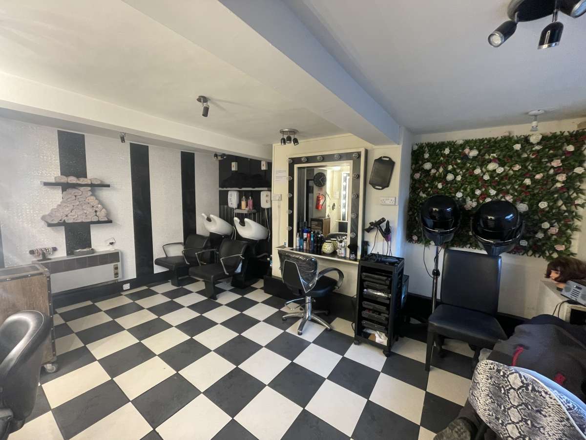 Retail/Shop in Halifax - photo 2