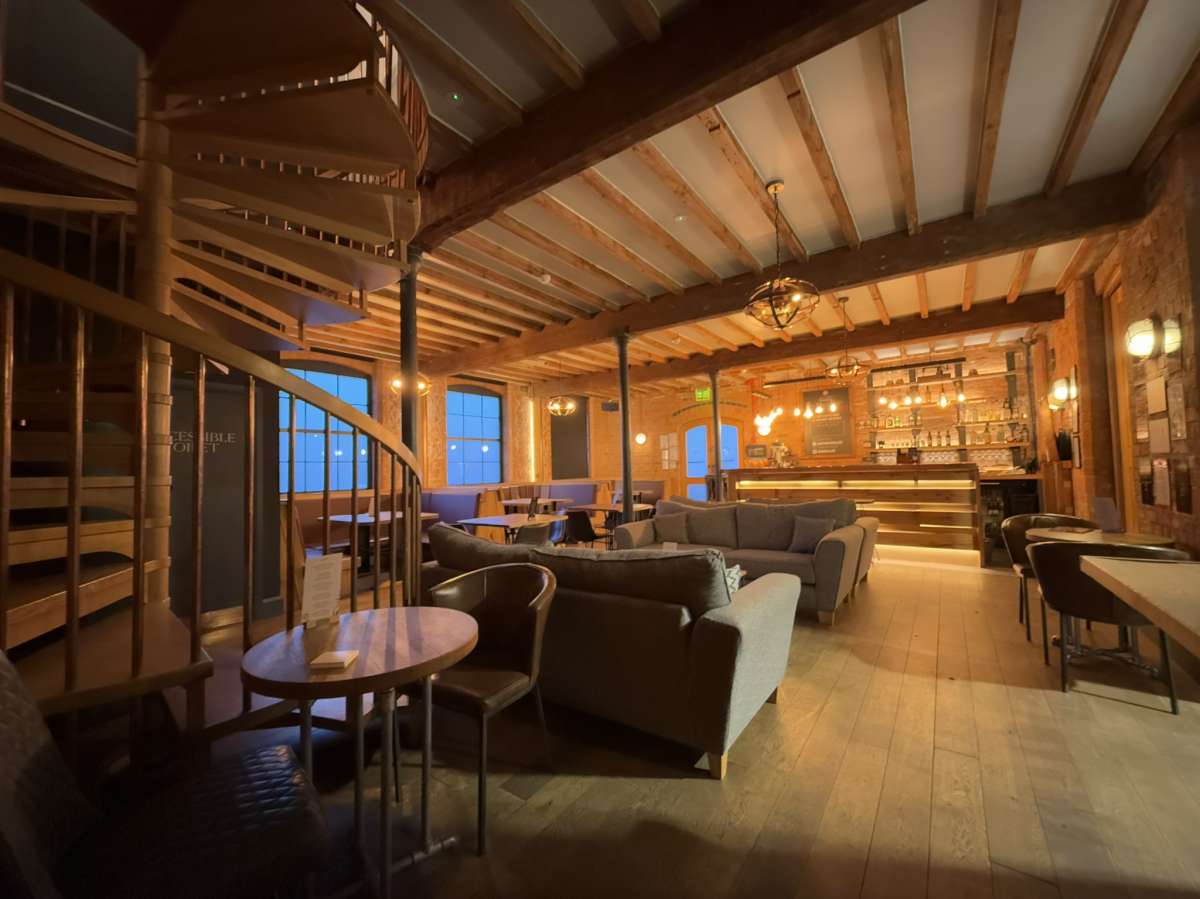 Retail/Shop in Hinckley - photo 2