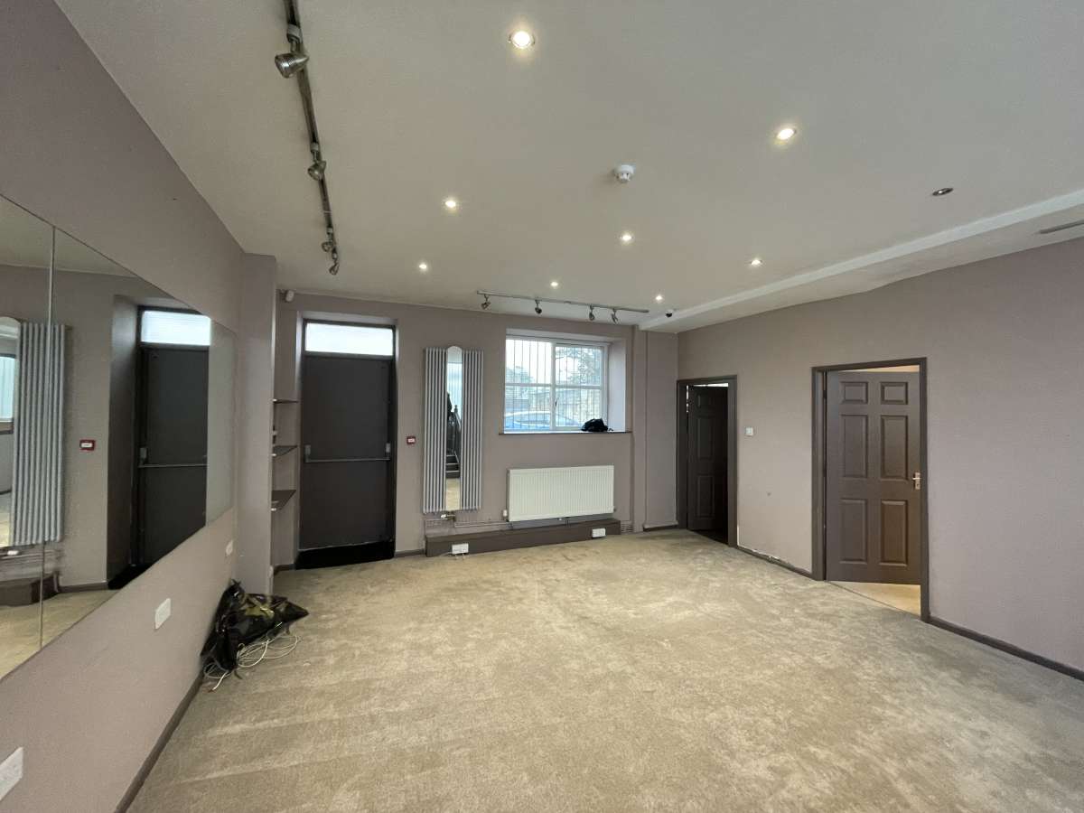 Retail/Shop in Halifax - photo 3