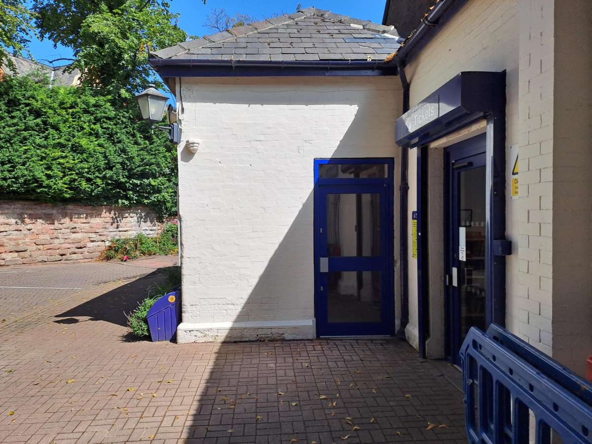 Retail/Shop in Alderley Edge - photo 3