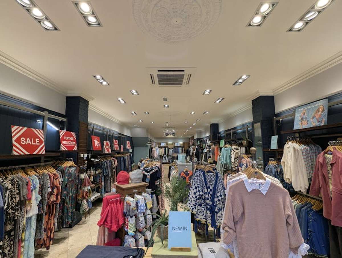 Retail/Shop in Weybridge - photo 2