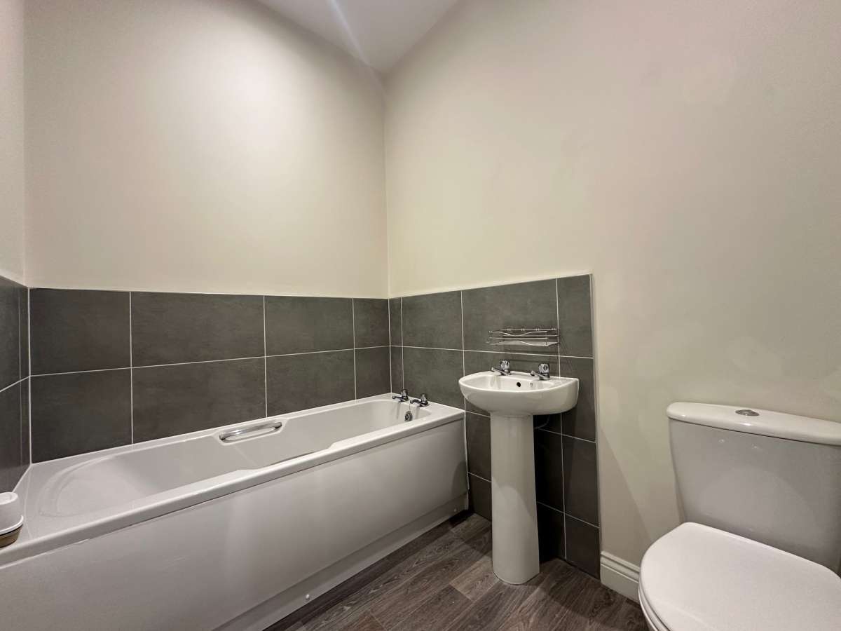 Retail/Shop in Brighouse - photo 4