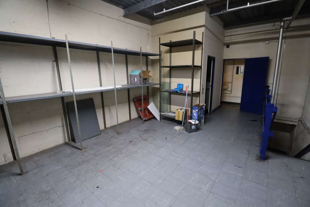 Retail/Shop in Hinckley - photo 4