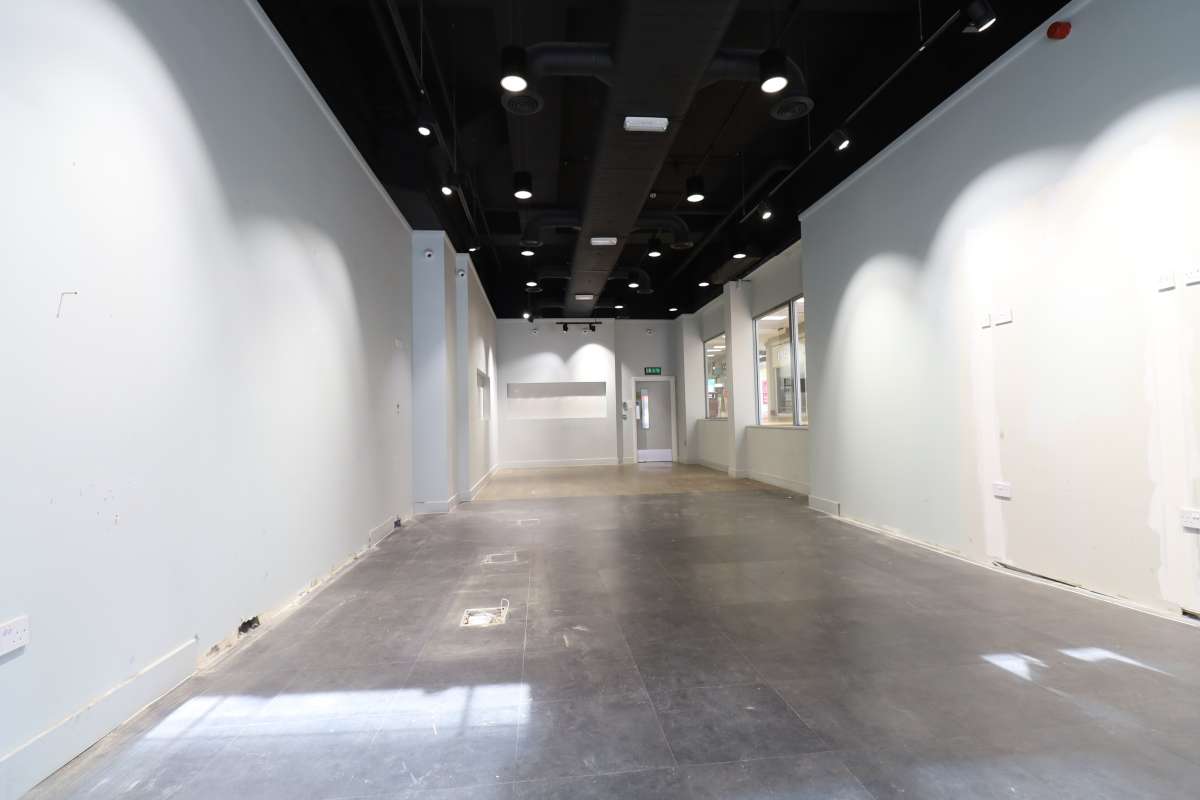 Retail/Shop in Hinckley - photo 2