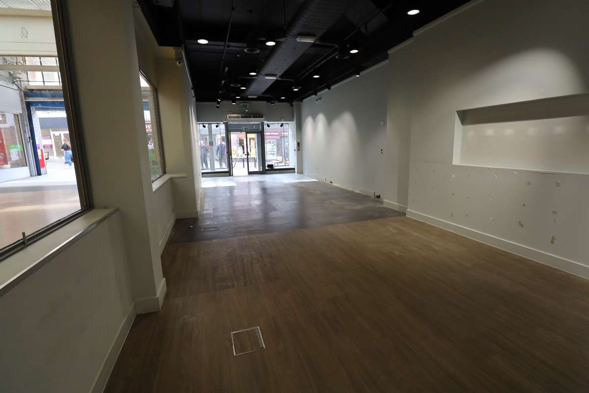 Retail/Shop in Hinckley - photo 3