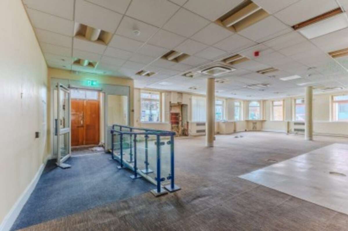 Retail/Shop in Evesham - photo 2