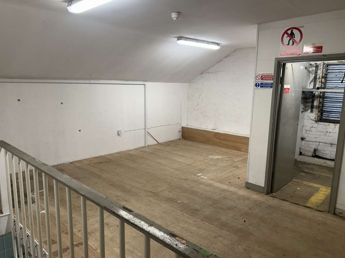 Retail/Shop in Steeple Claydon - photo 3