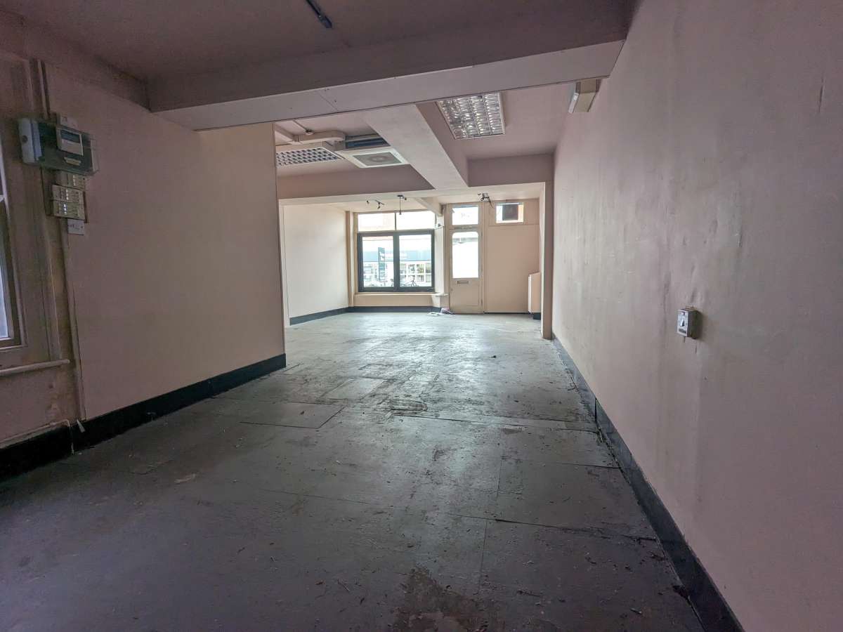 Retail/Shop in West Molesey - photo 3