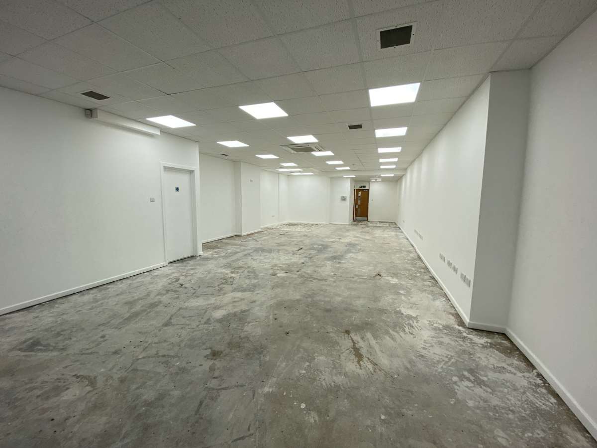 Retail/Shop in Croydon - photo 3