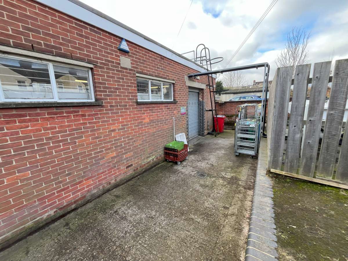 Retail/Shop in Ipswich - photo 3