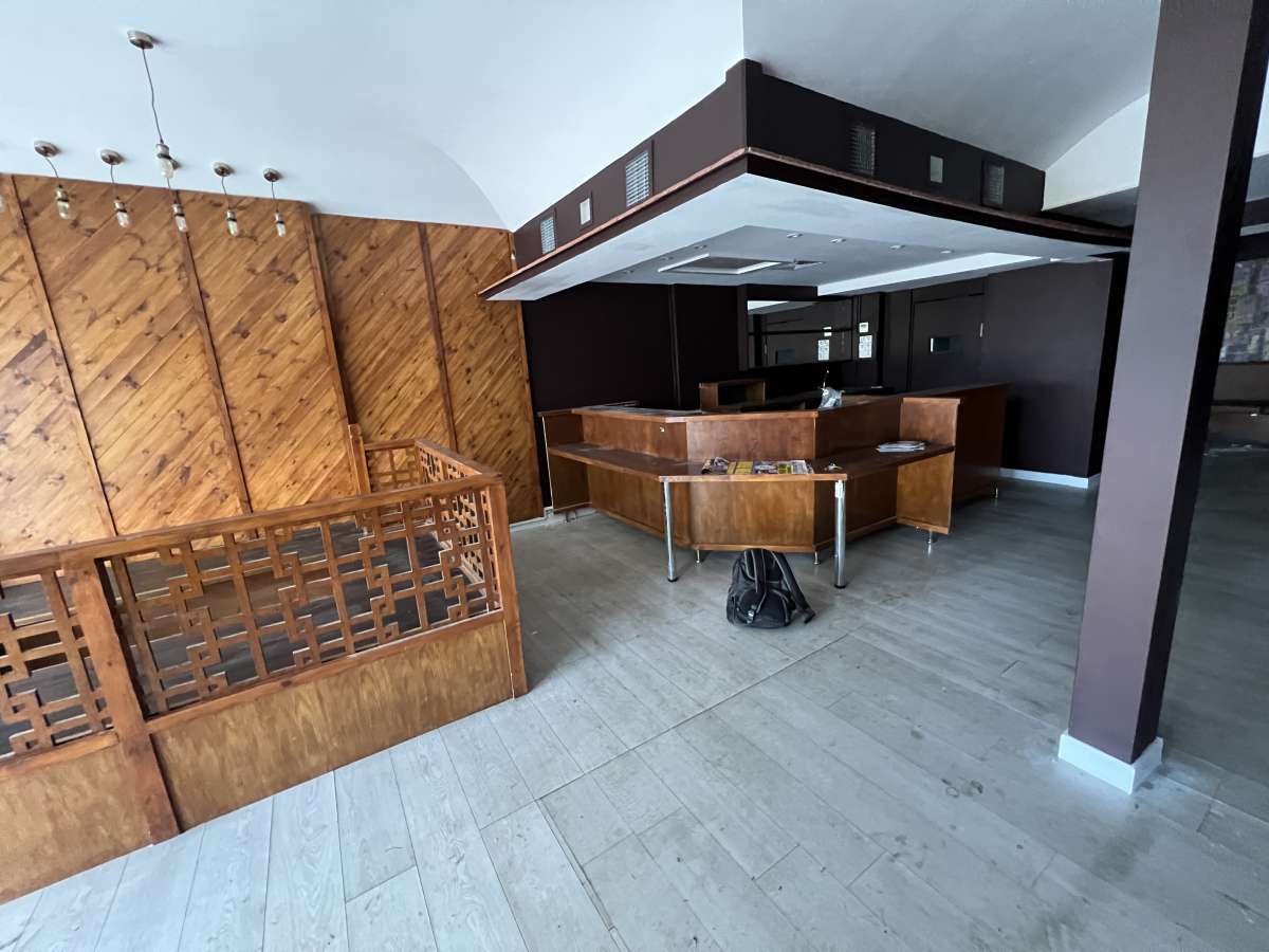 Retail/Shop in London - photo 2