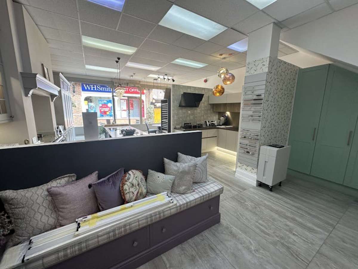 Retail/Shop in Alton - photo 3