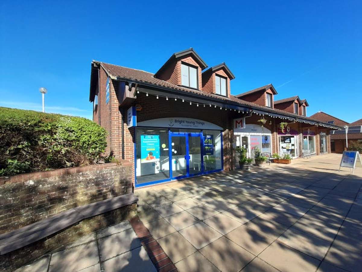 Retail/Shop in Basingstoke - photo 2