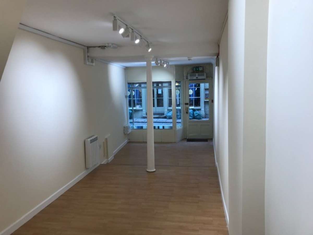 Retail/Shop in York - photo 3