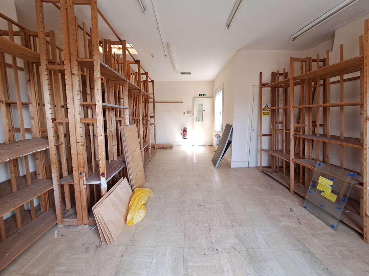 Retail/Shop in Truro - photo 2