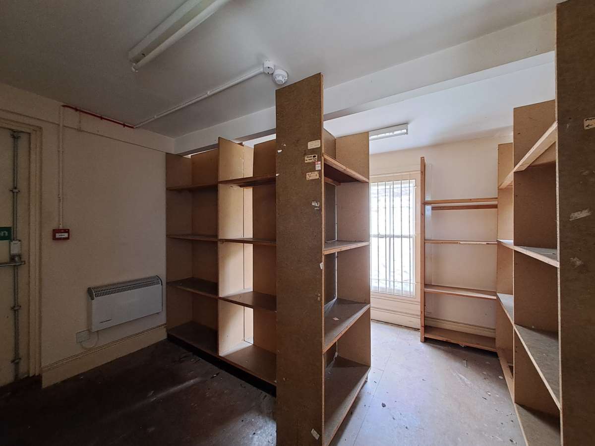 Retail/Shop in Truro - photo 3