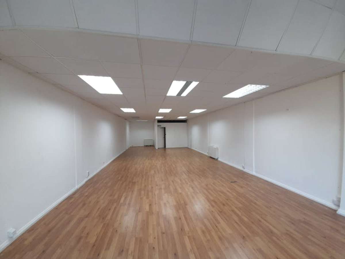 Retail/Shop in Basingstoke - photo 2