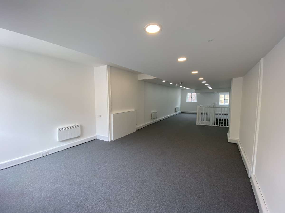 Retail/Shop in Bath - photo 2