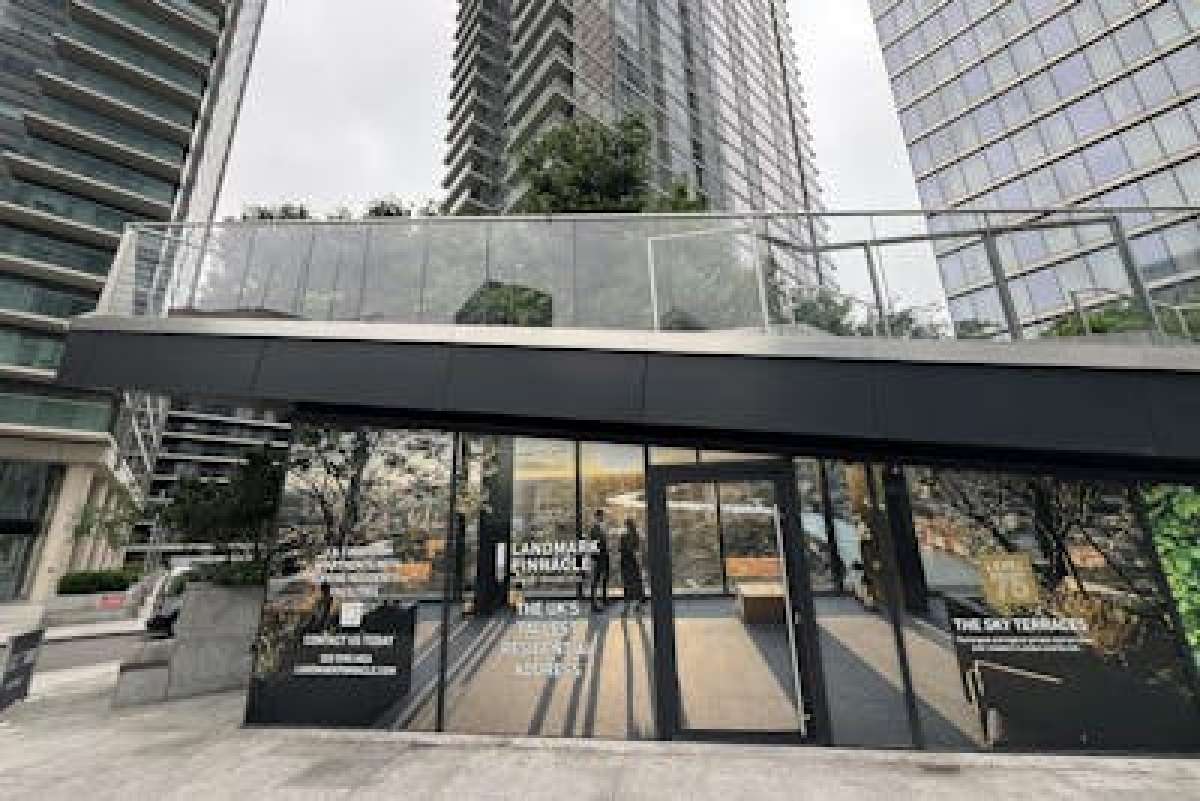 Retail/Shop in London - photo 3