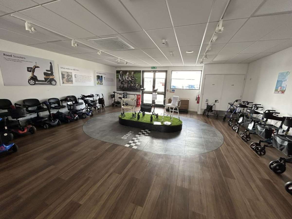 Retail/Shop in Plymouth - photo 4