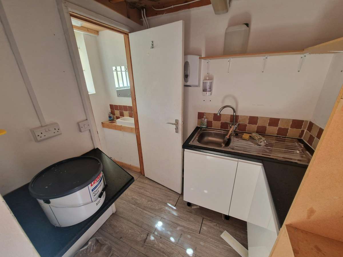 Retail/Shop in Havant - photo 3