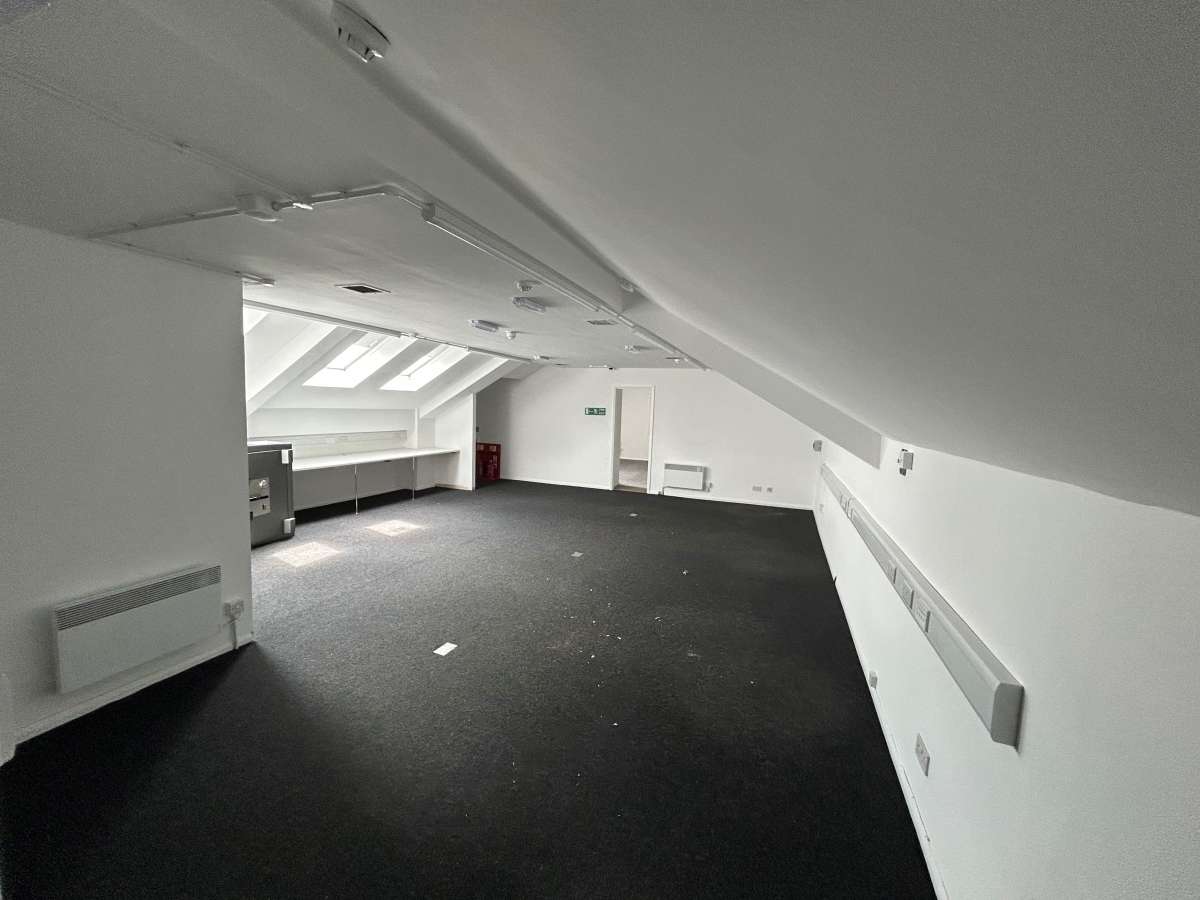 Retail/Shop in Leicester - photo 3