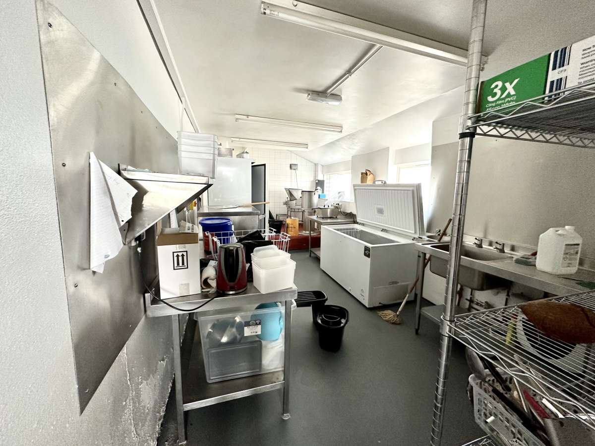 Retail/Shop in Wadebridge - photo 4