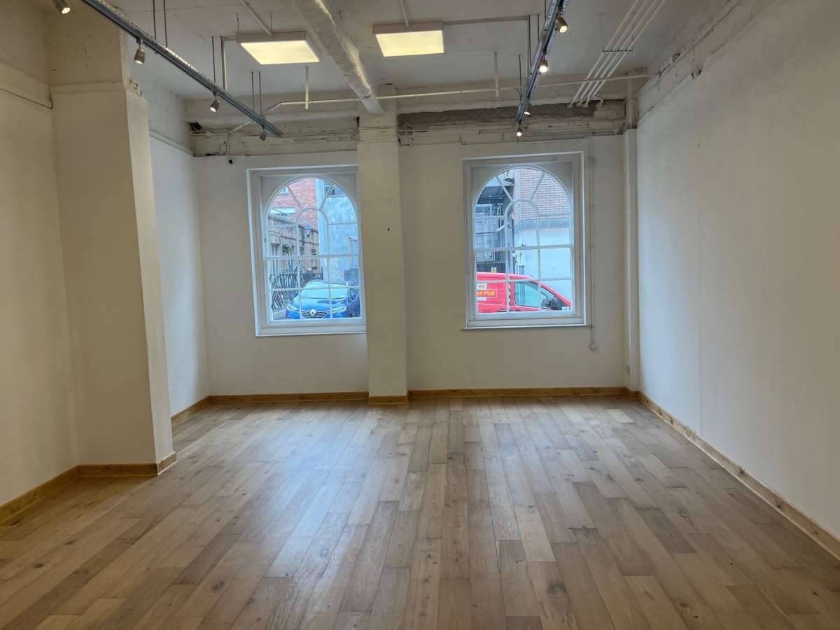 Retail/Shop in Exeter - photo 3