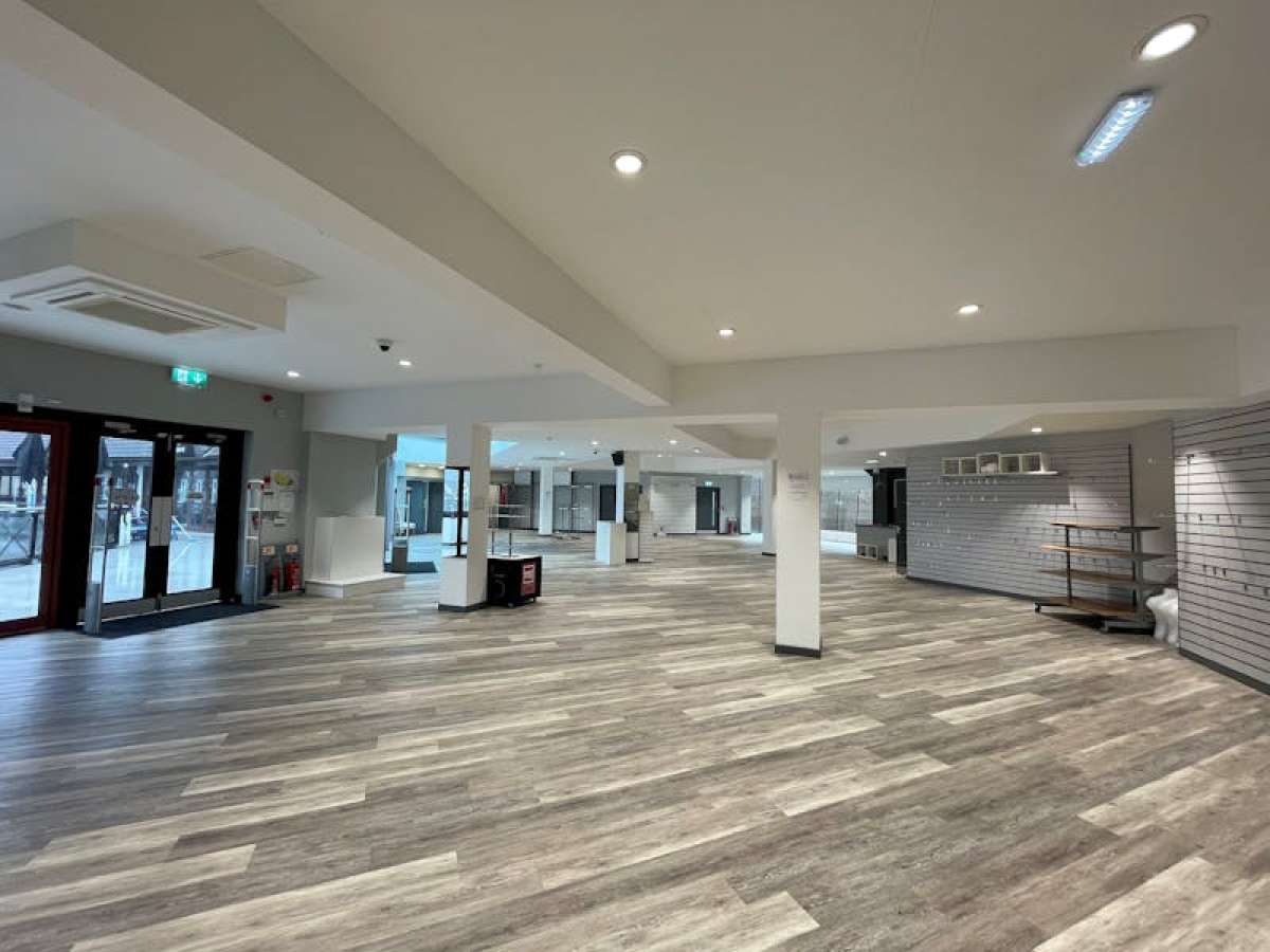 Retail/Shop in Portsmouth - photo 2