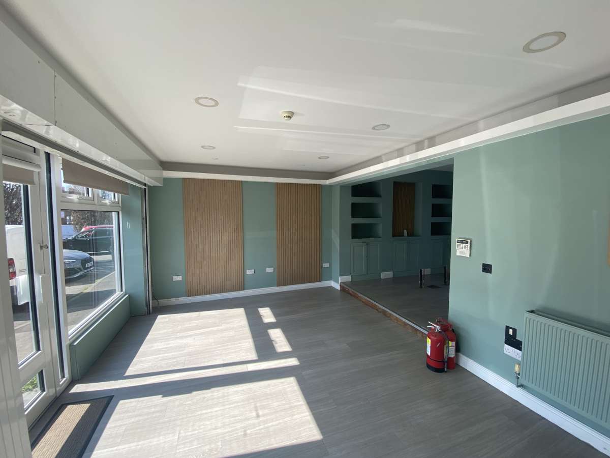 Retail/Shop in Wolverhampton - photo 2