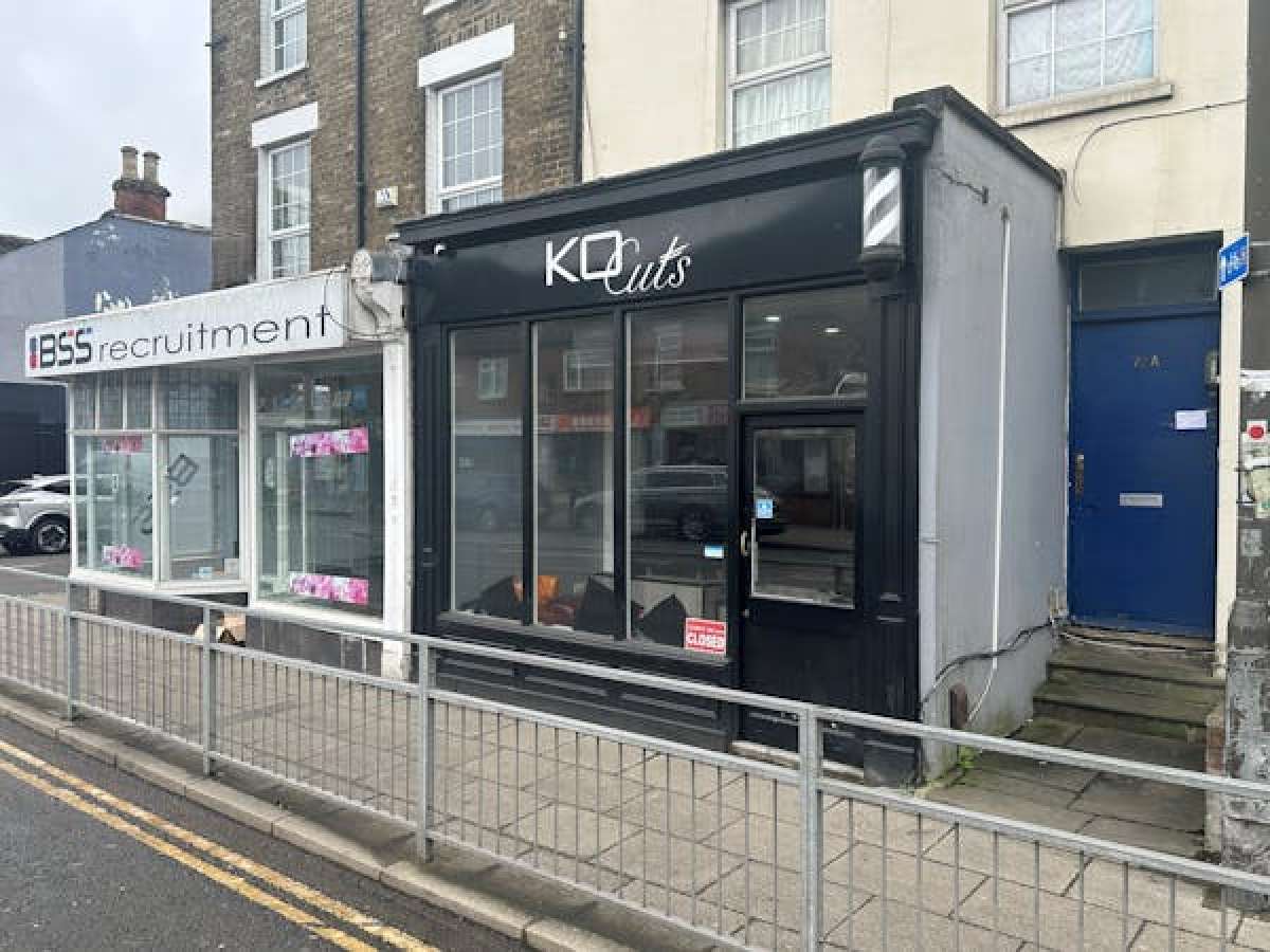 Retail/Shop in Bedford - photo 3