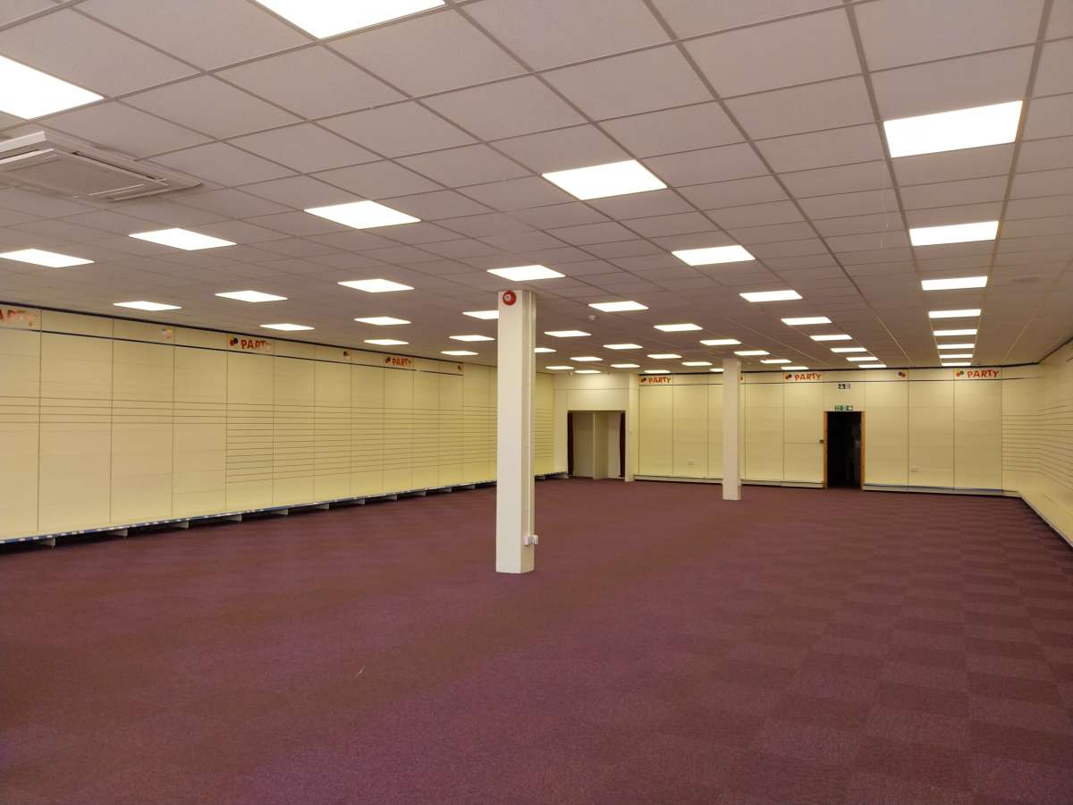 Retail/Shop in Lincoln - photo 3