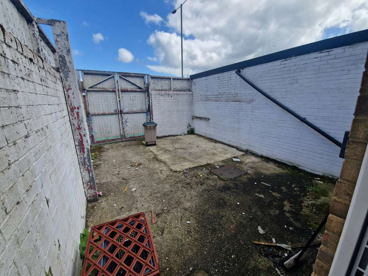 Retail/Shop in Havant - photo 4